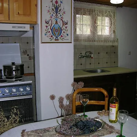 Kyra's Paradise Apartament *