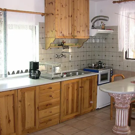 Kyra's Paradise Apartament *