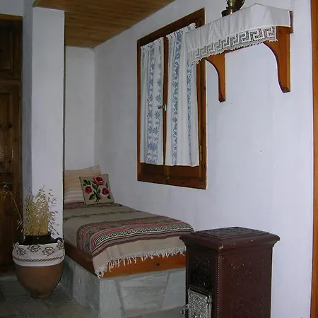 Kyra's Paradise Apartment